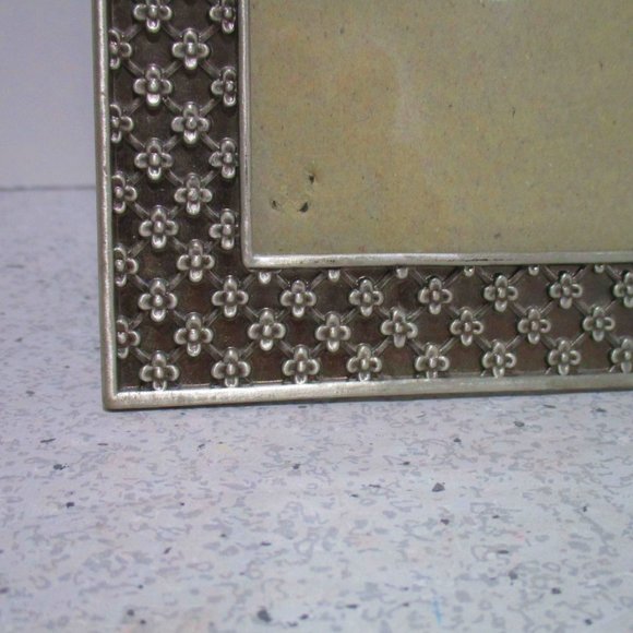 *Brushed Brass Floral Lattice Design Table Top Picture Frame - Picture 3 of 6